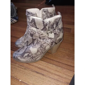 Women's Snakeskin pattern ankle boots
